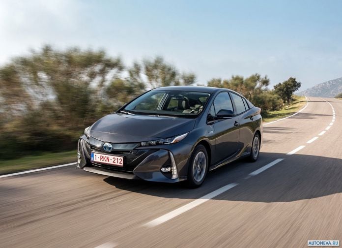 2017 Toyota Prius Plug-in Hybrid - фотография 40 из 160