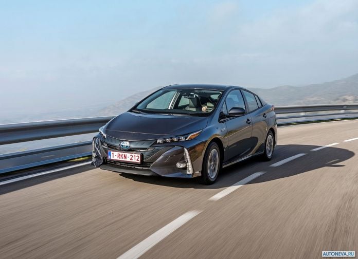 2017 Toyota Prius Plug-in Hybrid - фотография 41 из 160