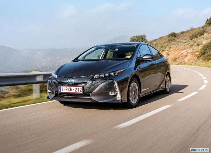 2017 Toyota Prius Plug-in Hybrid - фотография 42 из 160