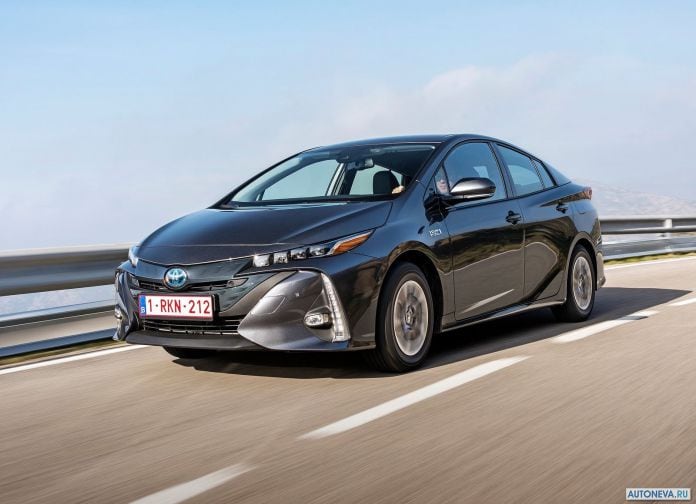 2017 Toyota Prius Plug-in Hybrid - фотография 43 из 160