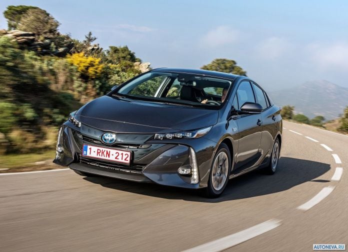 2017 Toyota Prius Plug-in Hybrid - фотография 44 из 160