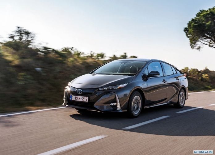 2017 Toyota Prius Plug-in Hybrid - фотография 45 из 160