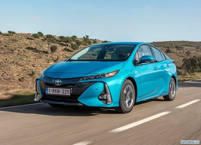 2017 Toyota Prius Plug-in Hybrid - фотография 46 из 160