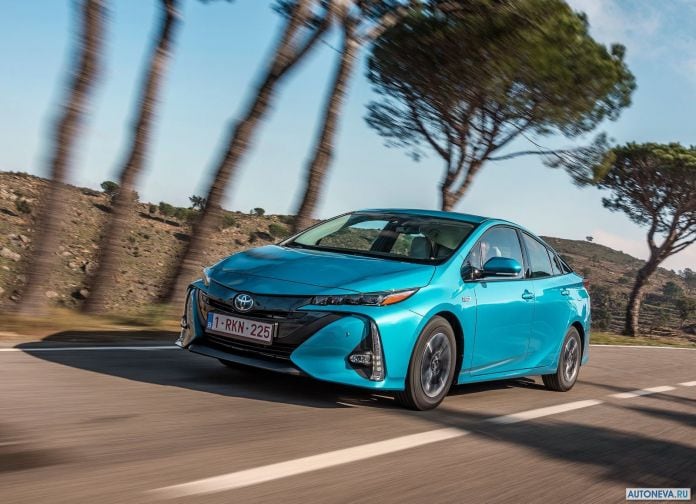 2017 Toyota Prius Plug-in Hybrid - фотография 47 из 160