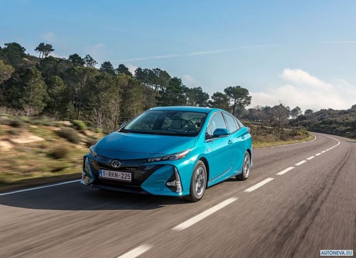 2017 Toyota Prius Plug-in Hybrid - фотография 49 из 160