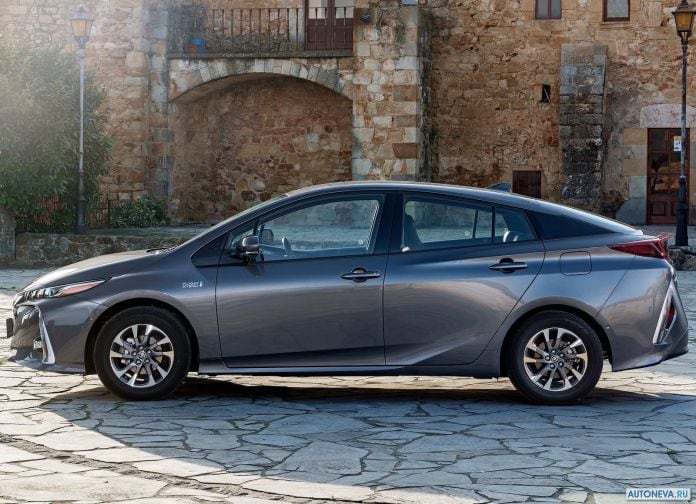 2017 Toyota Prius Plug-in Hybrid - фотография 56 из 160