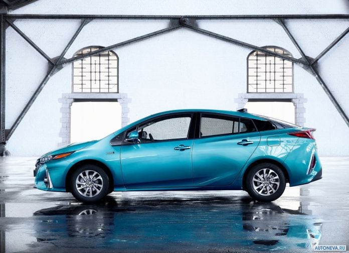 2017 Toyota Prius Plug-in Hybrid - фотография 57 из 160
