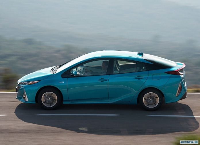 2017 Toyota Prius Plug-in Hybrid - фотография 58 из 160