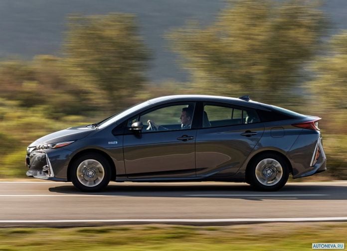 2017 Toyota Prius Plug-in Hybrid - фотография 59 из 160