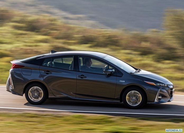 2017 Toyota Prius Plug-in Hybrid - фотография 60 из 160