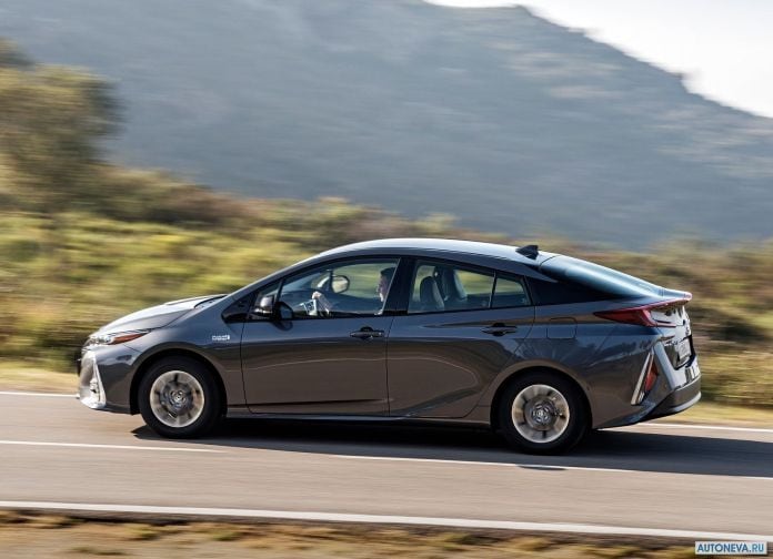 2017 Toyota Prius Plug-in Hybrid - фотография 61 из 160
