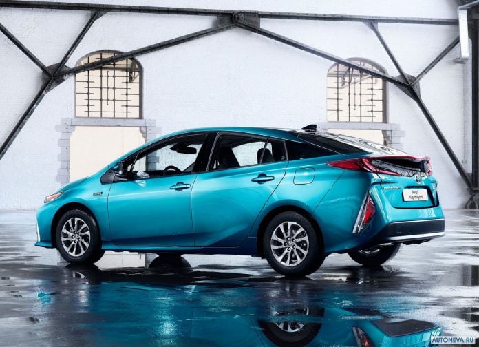 2017 Toyota Prius Plug-in Hybrid - фотография 62 из 160