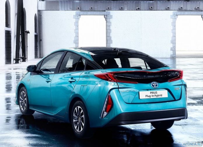 2017 Toyota Prius Plug-in Hybrid - фотография 63 из 160