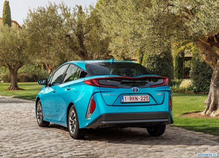 2017 Toyota Prius Plug-in Hybrid - фотография 64 из 160