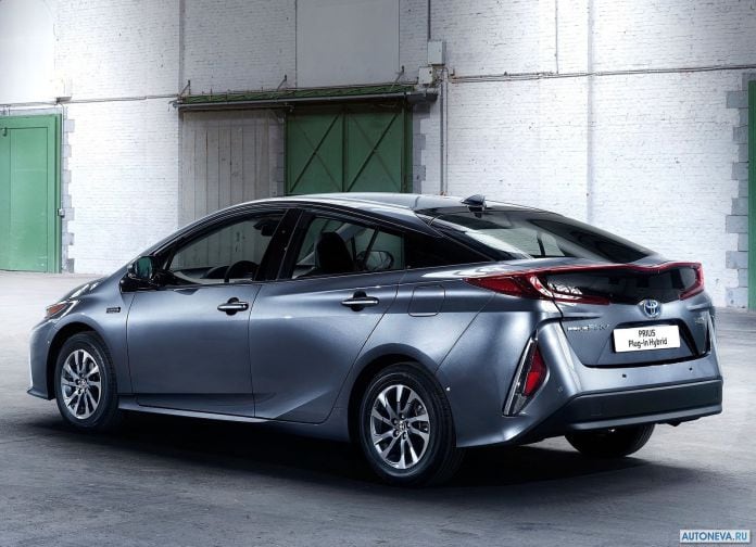2017 Toyota Prius Plug-in Hybrid - фотография 67 из 160
