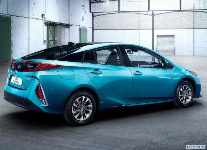 2017 Toyota Prius Plug-in Hybrid - фотография 68 из 160