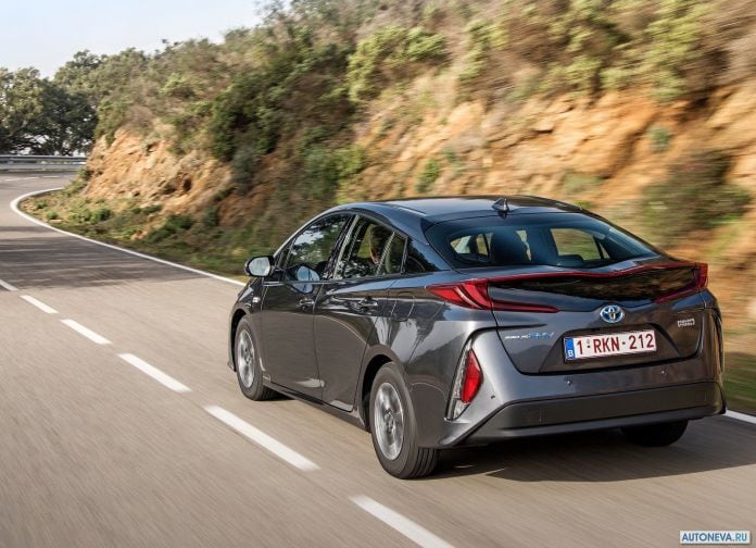 2017 Toyota Prius Plug-in Hybrid - фотография 69 из 160