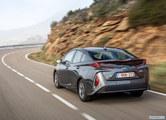 2017 Toyota Prius Plug-in Hybrid - фотография 71 из 160