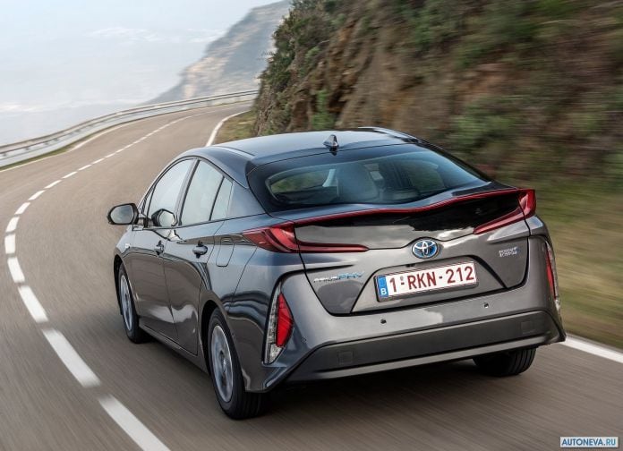 2017 Toyota Prius Plug-in Hybrid - фотография 72 из 160