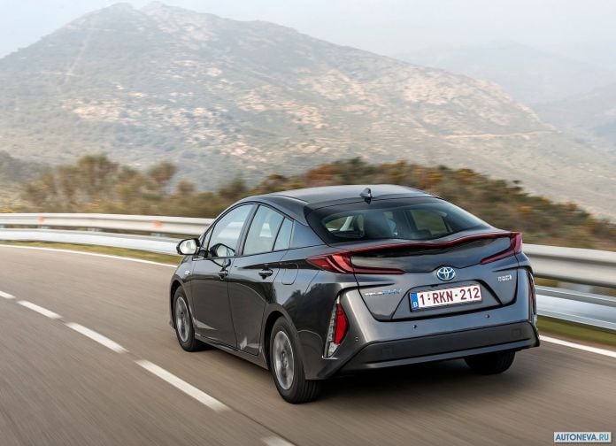2017 Toyota Prius Plug-in Hybrid - фотография 73 из 160