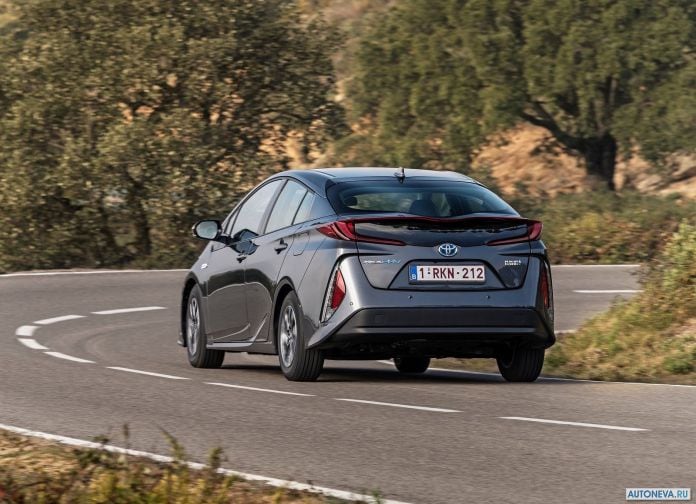 2017 Toyota Prius Plug-in Hybrid - фотография 74 из 160