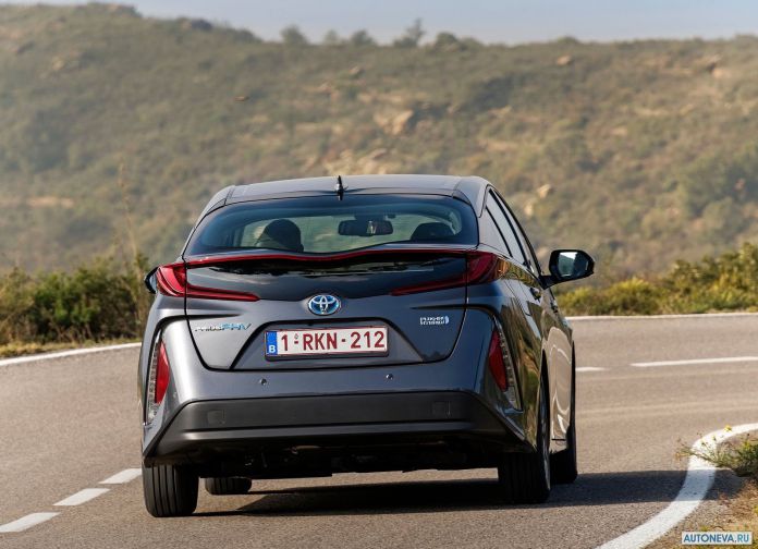 2017 Toyota Prius Plug-in Hybrid - фотография 75 из 160