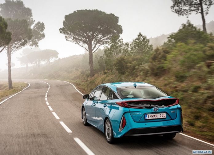 2017 Toyota Prius Plug-in Hybrid - фотография 76 из 160