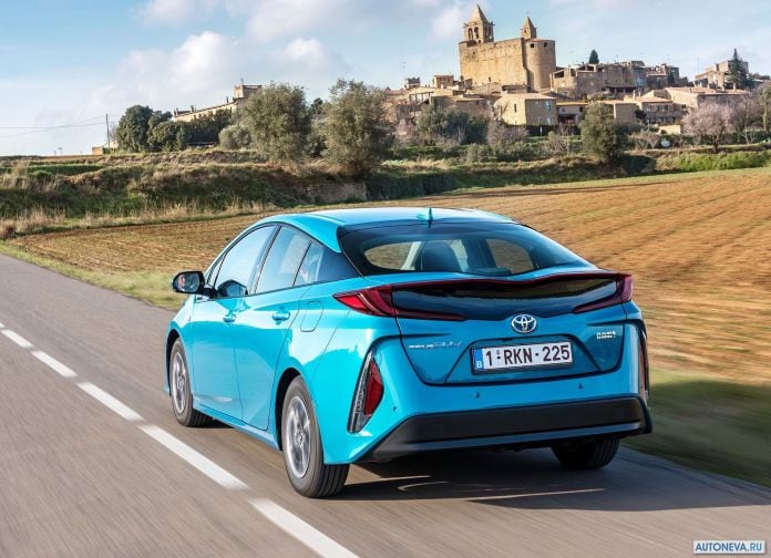 2017 Toyota Prius Plug-in Hybrid - фотография 77 из 160
