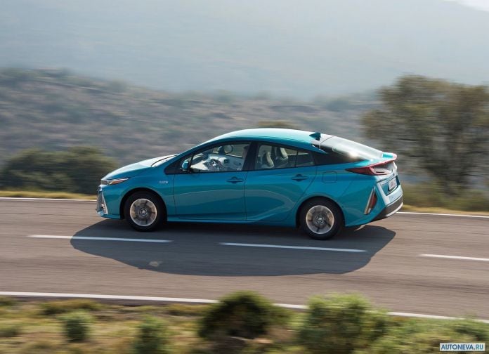 2017 Toyota Prius Plug-in Hybrid - фотография 78 из 160