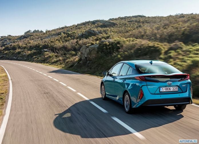 2017 Toyota Prius Plug-in Hybrid - фотография 80 из 160