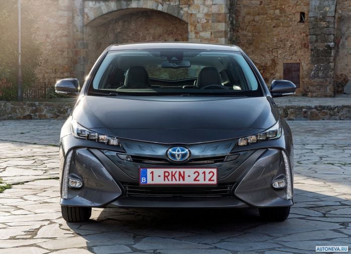 2017 Toyota Prius Plug-in Hybrid - фотография 81 из 160
