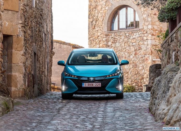 2017 Toyota Prius Plug-in Hybrid - фотография 85 из 160