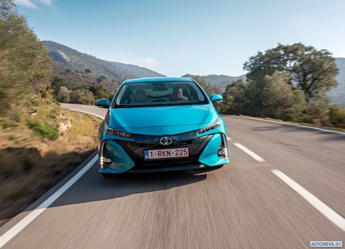 2017 Toyota Prius Plug-in Hybrid - фотография 88 из 160