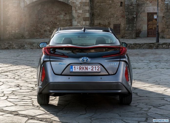 2017 Toyota Prius Plug-in Hybrid - фотография 90 из 160