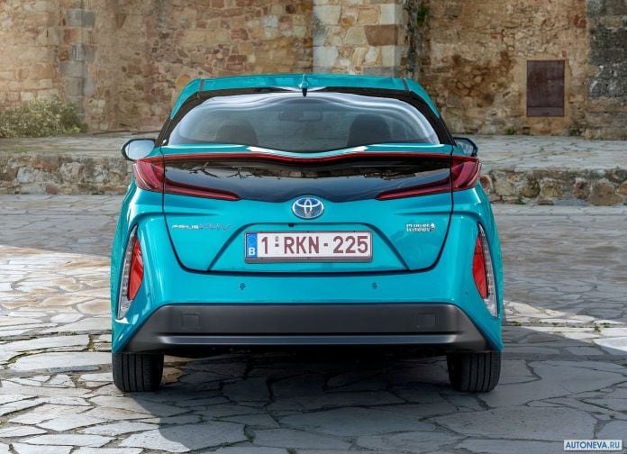 2017 Toyota Prius Plug-in Hybrid - фотография 91 из 160