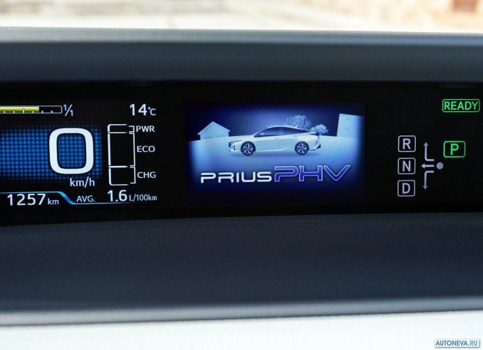 2017 Toyota Prius Plug-in Hybrid - фотография 117 из 160