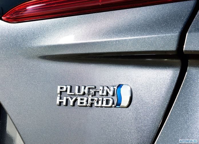 2017 Toyota Prius Plug-in Hybrid - фотография 143 из 160