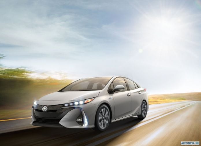 2017 Toyota Prius Prime - фотография 3 из 83