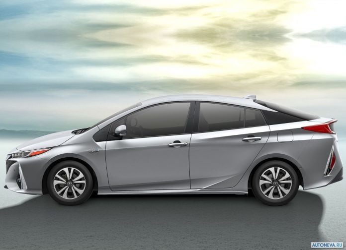 2017 Toyota Prius Prime - фотография 4 из 83
