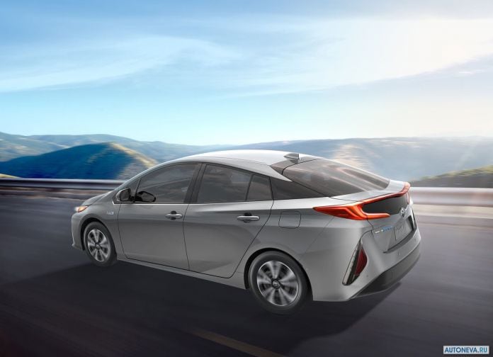 2017 Toyota Prius Prime - фотография 7 из 83