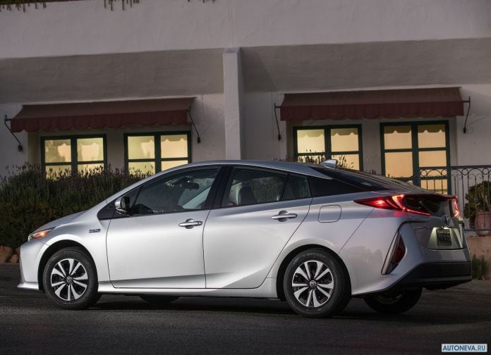 2017 Toyota Prius Prime - фотография 29 из 83