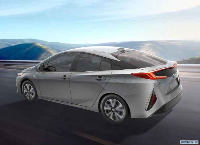 2017 Toyota Prius Prime - фотография 34 из 83