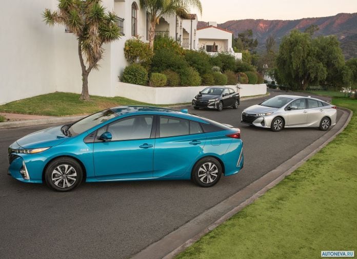 2017 Toyota Prius Prime - фотография 38 из 83