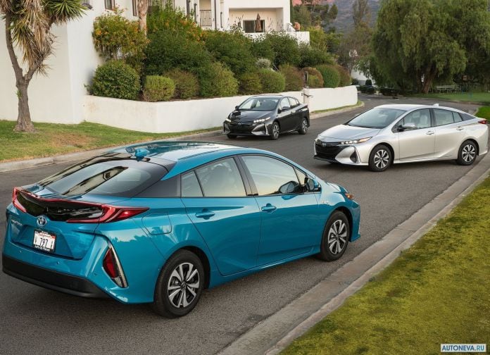 2017 Toyota Prius Prime - фотография 39 из 83