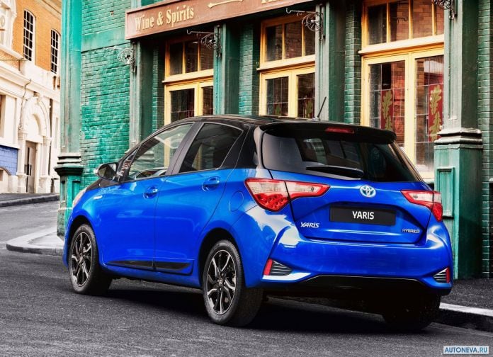 2017 Toyota Yaris - фотография 5 из 28