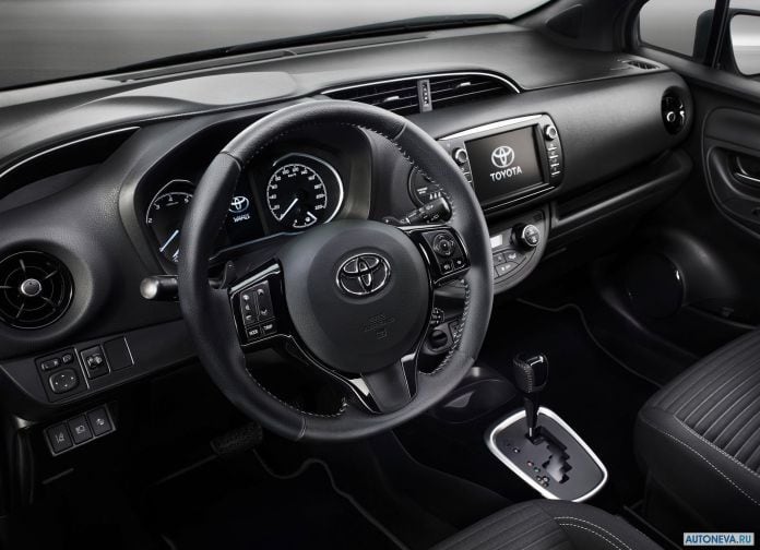2017 Toyota Yaris - фотография 19 из 28