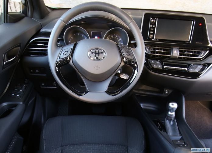 2018 Toyota C-HR US-version - фотография 44 из 95