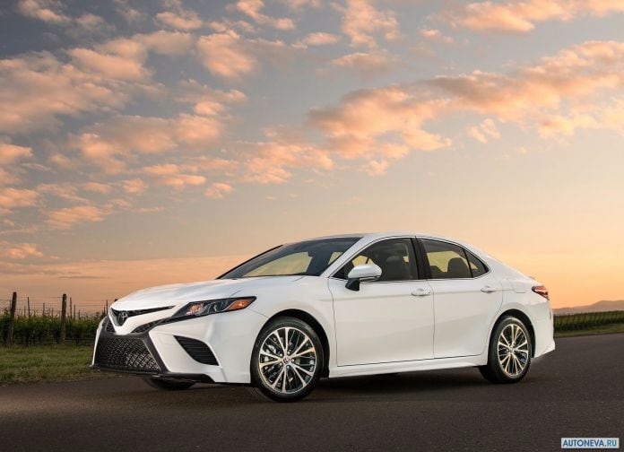 2018 Toyota Camry USA - фотография 2 из 111