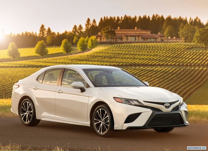 2018 Toyota Camry USA - фотография 3 из 111