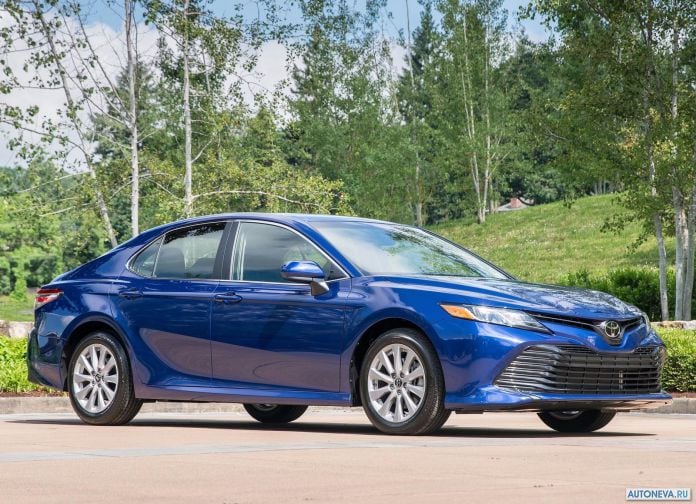 2018 Toyota Camry USA - фотография 14 из 111